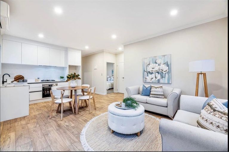 Photo of property in 15 Walter Ruddock Avenue, Kumeu, 0810