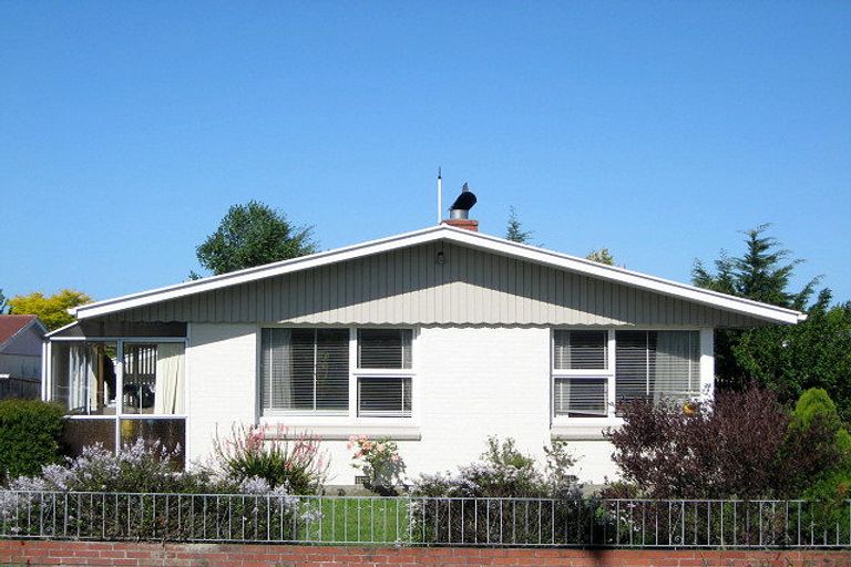Photo of property in 258 Main North Road, Redwood, Christchurch, 8051