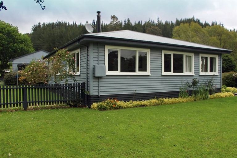 Photo of property in 418 Main Road, Kaiata, Greymouth, 7805