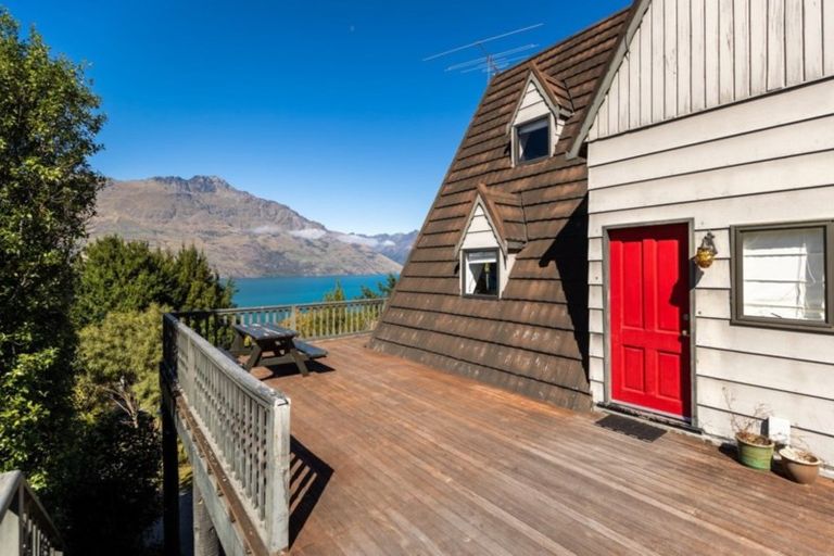 Photo of property in 6a Williams Street, Sunshine Bay, Queenstown, 9300