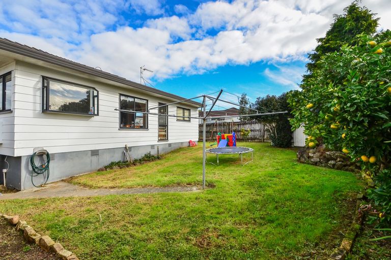 Photo of property in 2/9 Bellville Drive, Clendon Park, Auckland, 2103