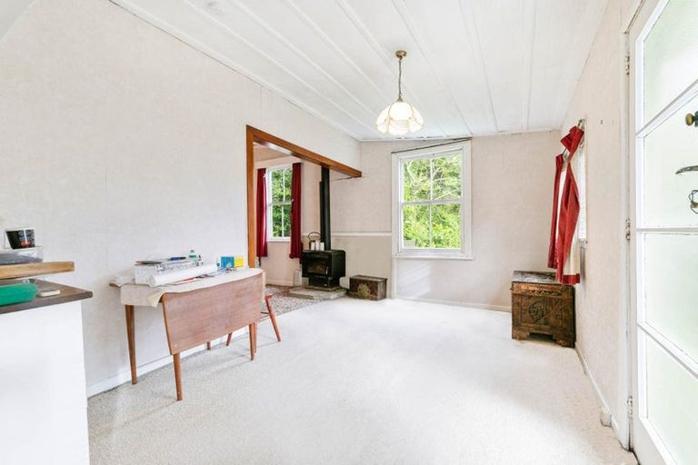 Photo of property in 2 Kay Road, Swanson, Auckland, 0614