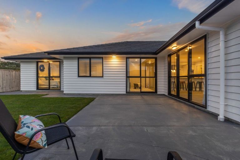 Photo of property in 19 Schooner Drive, Whitby, Porirua, 5024