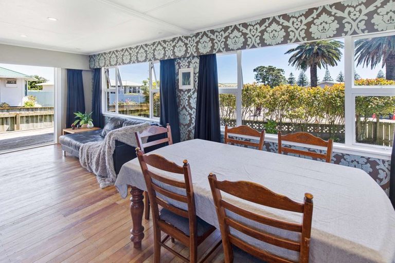 Photo of property in 20 Pamu Place, Waitara, 4320