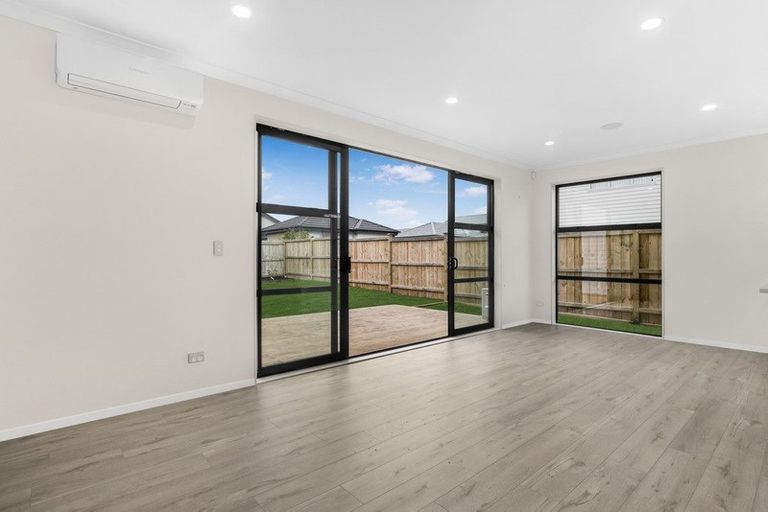 Photo of property in 9 Gum Spear Road, Takanini, 2112