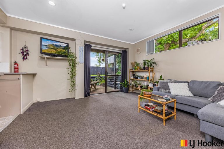 Photo of property in 2/187 Carnoustie Drive, Wattle Downs, Auckland, 2103