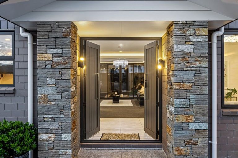 Photo of property in 14 Sir Lincoln Drive, Kumeu, 0810