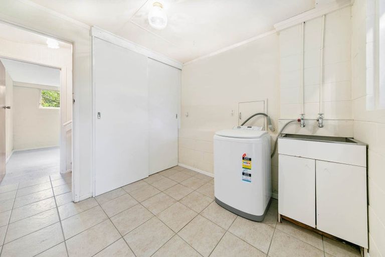 Photo of property in 2 Kay Road, Swanson, Auckland, 0614