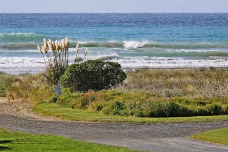 Photo of property in 1 Mchardy Place, Glenfield, Auckland, 0627