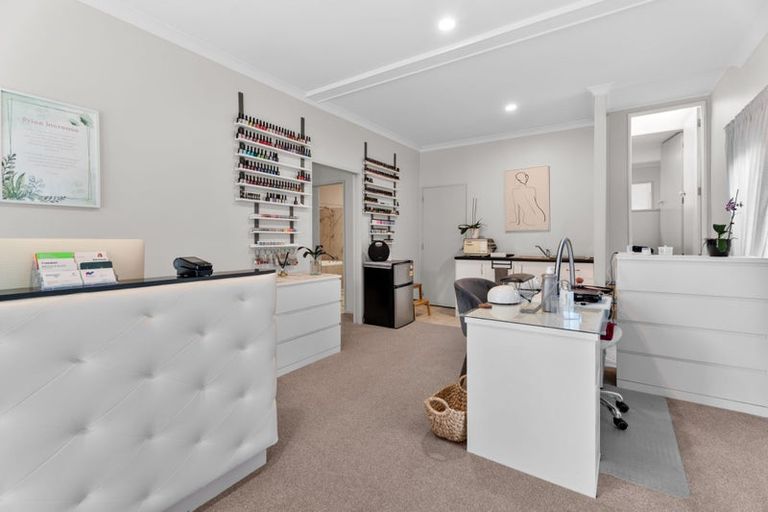 Photo of property in 24a Alexander Street, Cockle Bay, Auckland, 2014