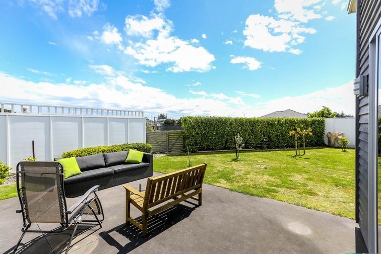 Photo of property in 5 Gleneagles Way, Waiwhakaiho, New Plymouth, 4312