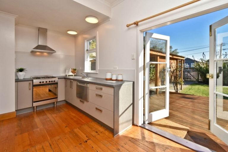 Photo of property in 132 Olliviers Road, Phillipstown, Christchurch, 8011