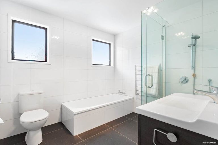 Photo of property in 1/280 Bucklands Beach Road, Bucklands Beach, Auckland, 2012