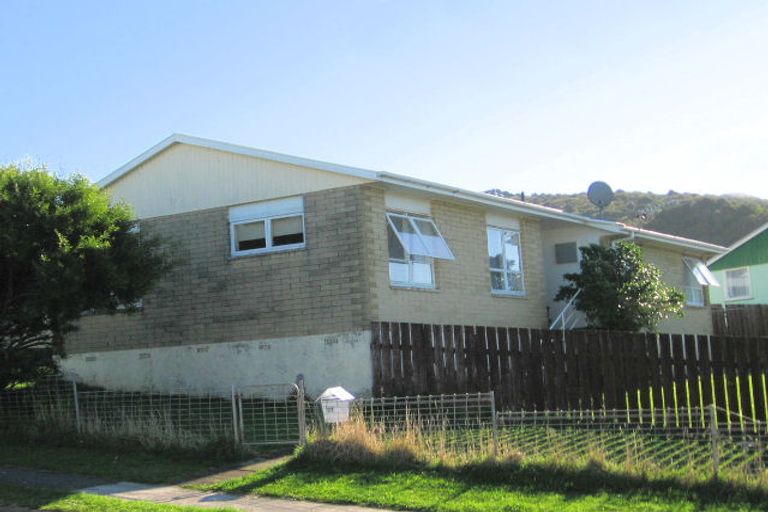 Photo of property in 27 Rangituhi Crescent, Takapuwahia, Porirua, 5022