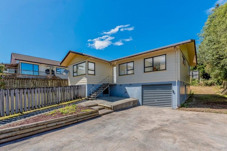 Photo of property in 6 Holmes Drive South, West Harbour, Auckland, 0618