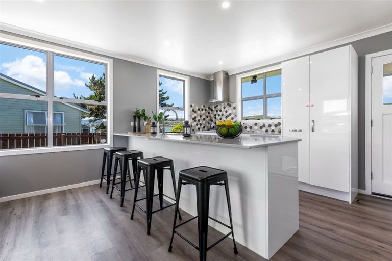 Photo of property in 31 Whanga Crescent, Titahi Bay, Porirua, 5022