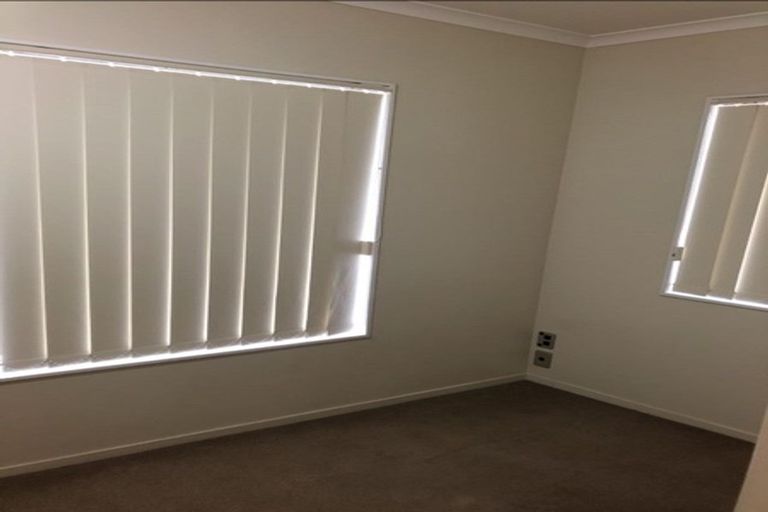 Photo of property in 28 Maypark Crescent, Flat Bush, Auckland, 2016