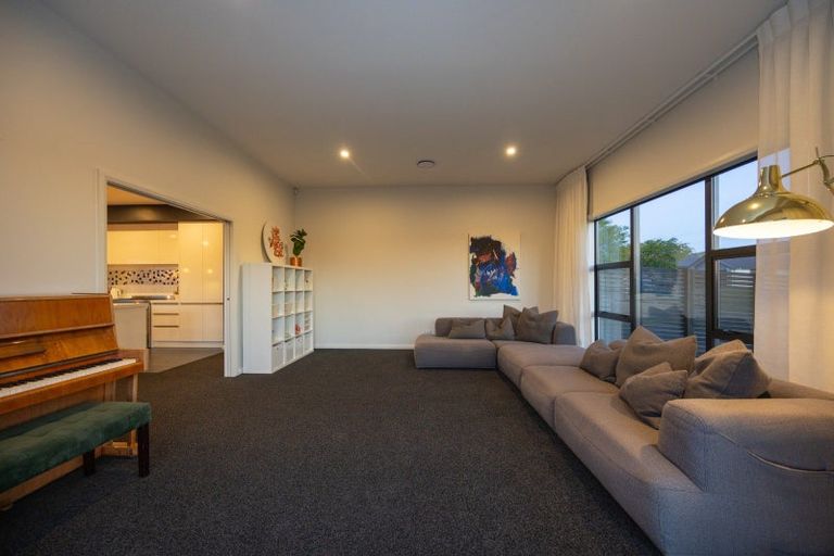Photo of property in 14 Monaco Grove, Fitzherbert, Palmerston North, 4410