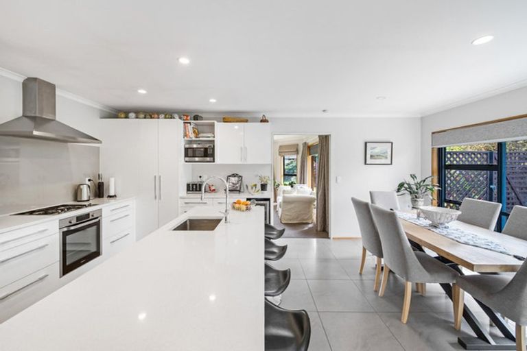 Photo of property in 18 Vanderbilt Place, Halswell, Christchurch, 8025