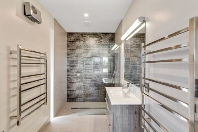 Photo of property in 10 Whitcombe Place, Darfield, 7571