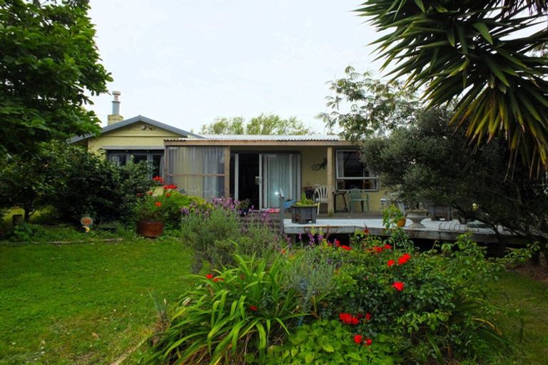 Photo of property in 13 Beach Street, Tangimoana, 4822