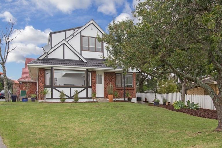 Photo of property in 1/16 Cornelian Crescent, Half Moon Bay, Auckland, 2012