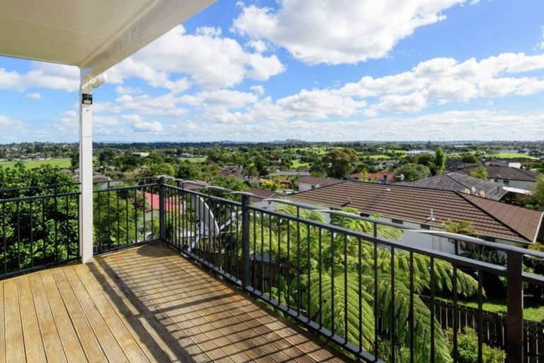 Photo of property in 11 Acland Place, Botany Downs, Auckland, 2010