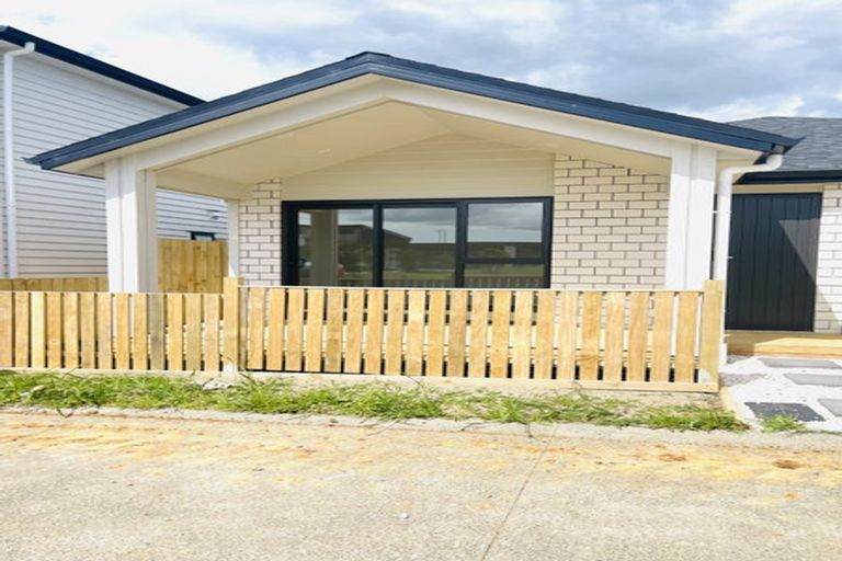 Photo of property in 20 Rorotu Avenue, Karaka, Papakura, 2113