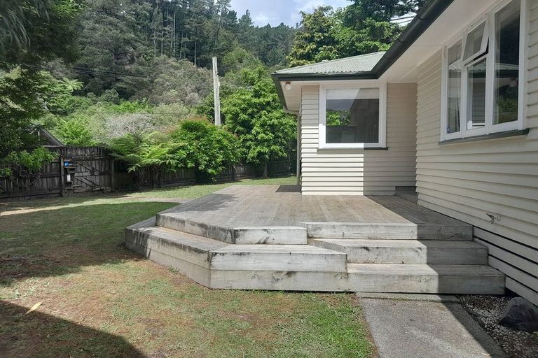 Photo of property in 92 Pinehaven Road, Pinehaven, Upper Hutt, 5019