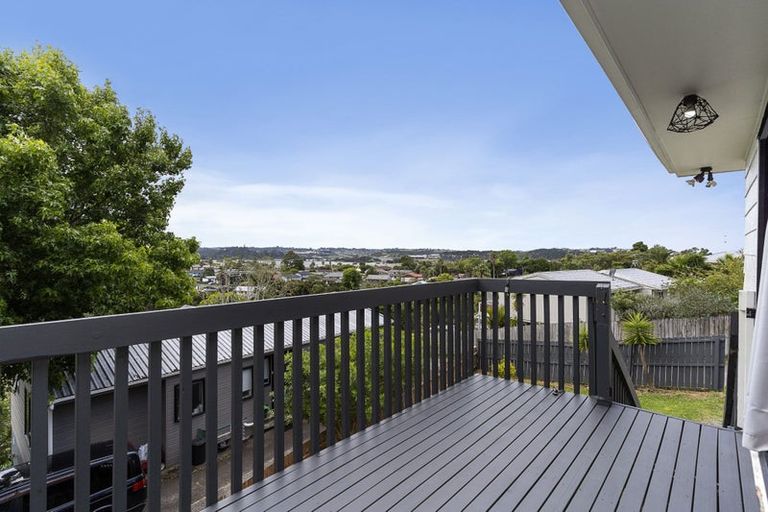 Photo of property in 1/19 Exeter Place, Unsworth Heights, Auckland, 0632