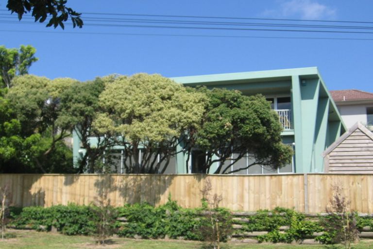 Photo of property in 2/28 Bournemouth Terrace, Murrays Bay, Auckland, 0630