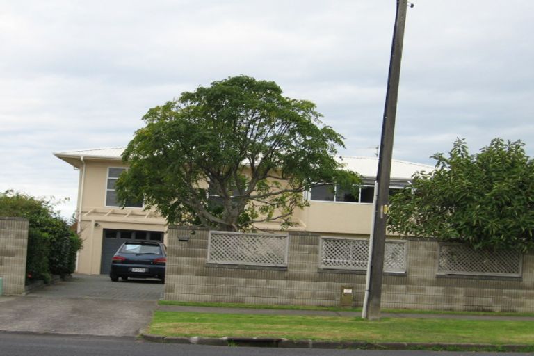 Photo of property in 88 Sandspit Road, Shelly Park, Auckland, 2014