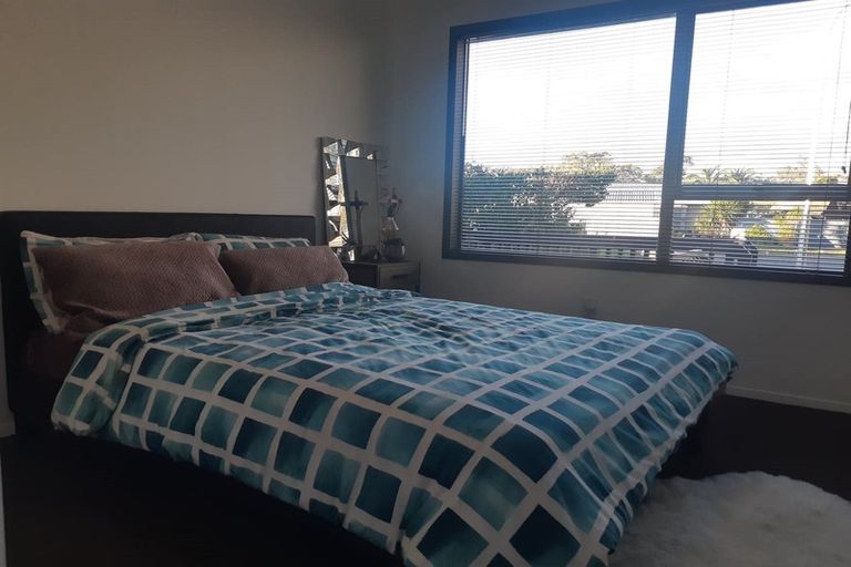 Photo of property in 16 Gloaming Place, Conifer Grove, Takanini, 2112