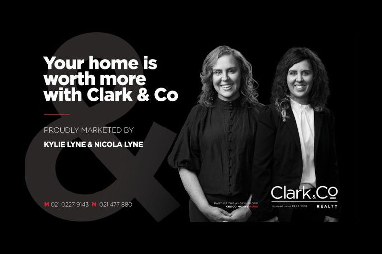 Photo of property in 18 Te Pari Pari Road, Pukerua Bay, 5026