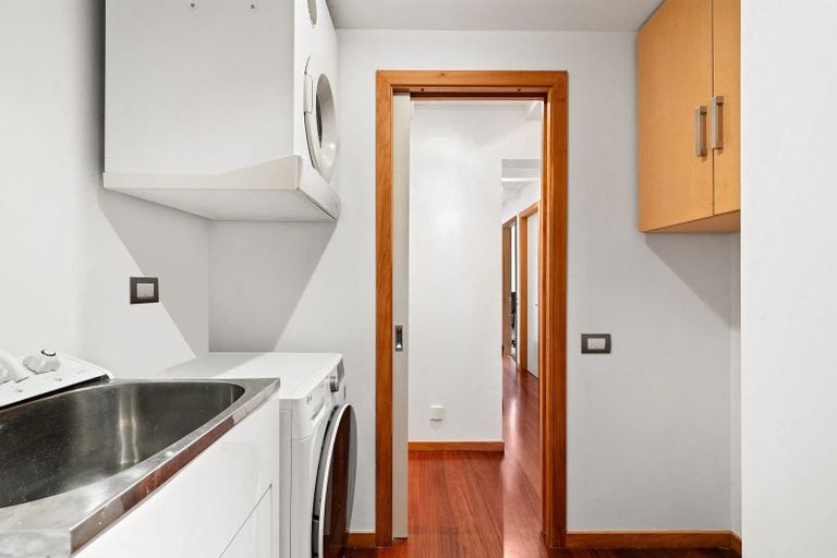 Photo of property in 37 Nicholson Road, Khandallah, Wellington, 6035