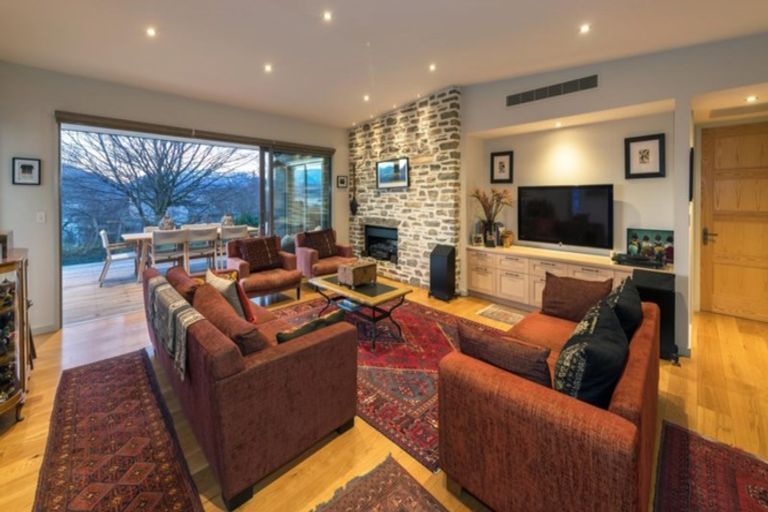 Photo of property in 28 Kennedy Crescent, Wanaka, 9305