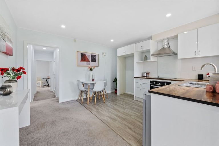 Photo of property in 70 Forest Hill Road, Henderson, Auckland, 0612