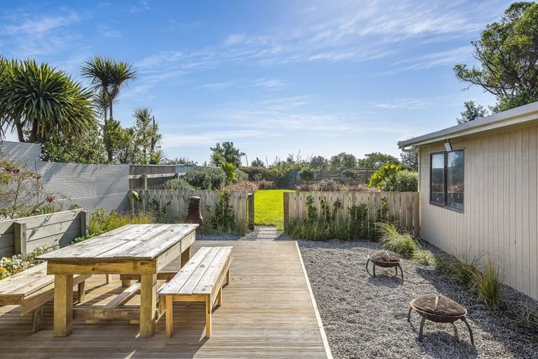 Photo of property in 11 Rodney Avenue, Te Horo Beach, Otaki, 5581