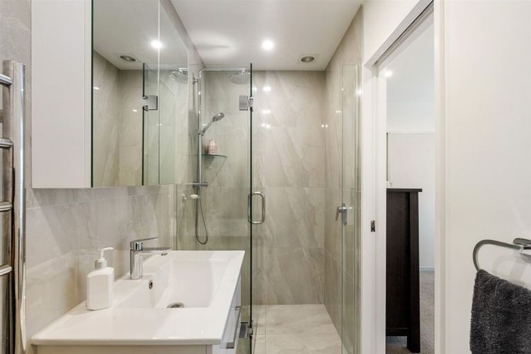 Photo of property in 2/19 Trafalgar Road, Milford, Auckland, 0620