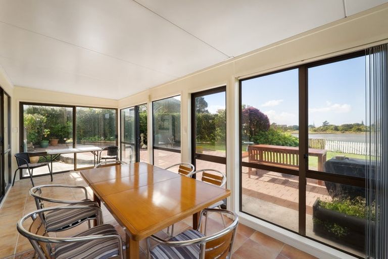 Photo of property in 16 Pohutukawa Drive, Athenree, Katikati, 3177