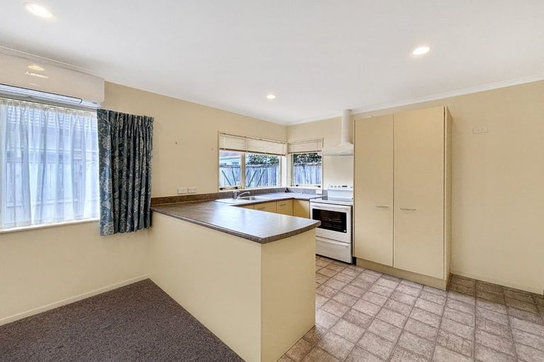 Photo of property in Miramar Villas, 4/3 Byron Street, Miramar, Wellington, 6022