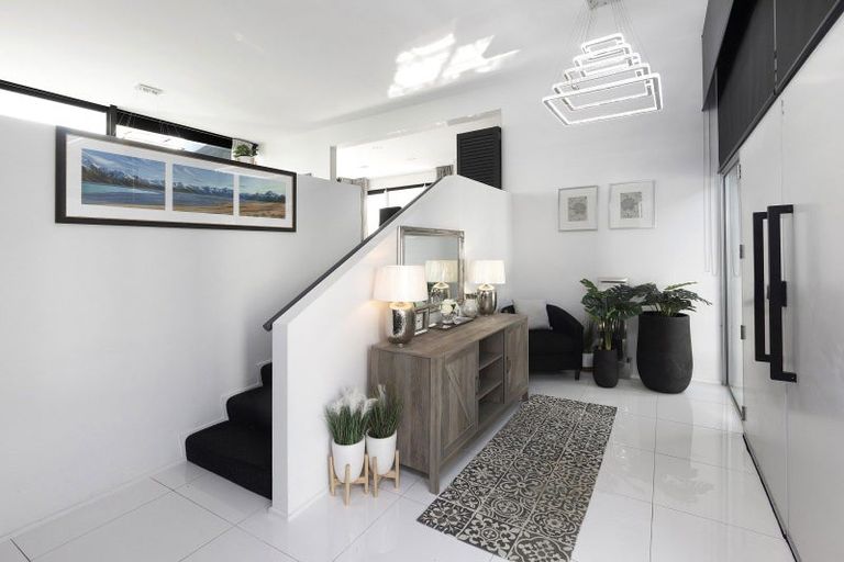 Photo of property in 12 Harry Ell Drive, Cashmere, Christchurch, 8022