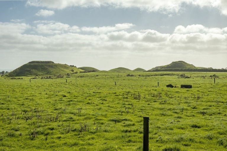 Photo of property in 22 Pungarehu Road, Pungarehu, 4685