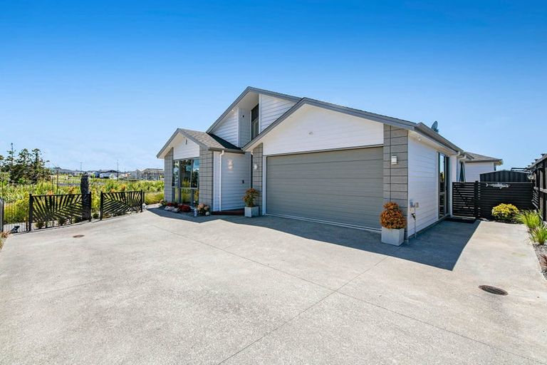 Photo of property in 87 Argent Lane, Wainui, 0932