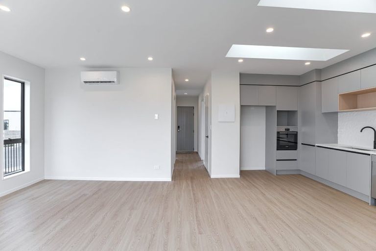 Photo of property in 17 Puwha Street, Massey, Auckland, 0614