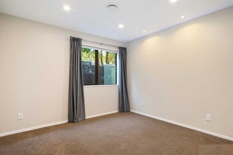 Photo of property in 3 Fieldmoor Place, Parklands, Christchurch, 8083