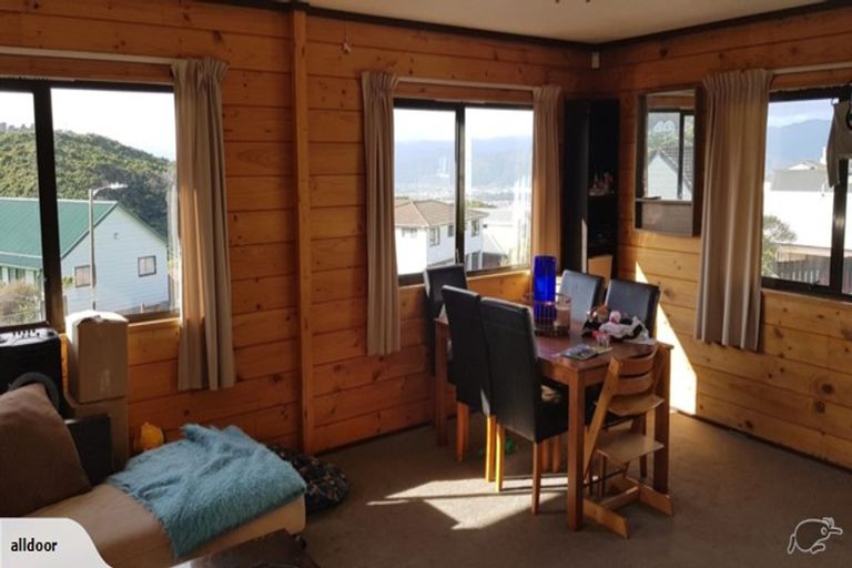 Photo of property in 21a Fernhaven Grove, Newlands, Wellington, 6037