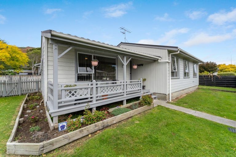 Photo of property in 6a Buckley Grove, Paraparaumu, 5032