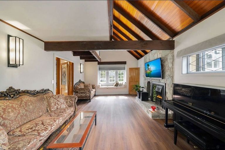 Photo of property in 68 Kaurilands Road, Titirangi, Auckland, 0604