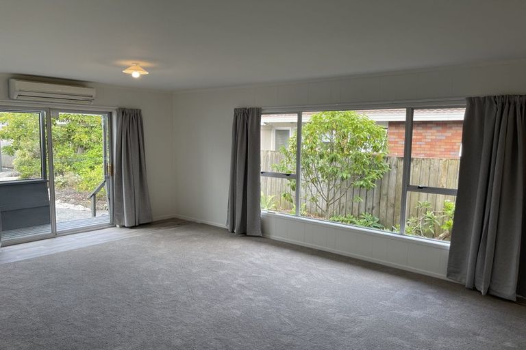 Photo of property in 24 Walton Street, Red Beach, 0932